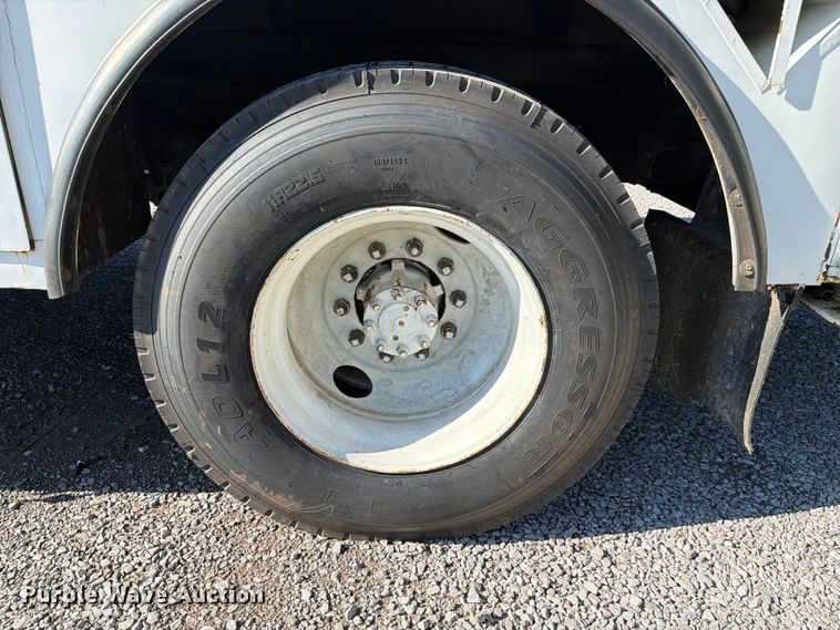 image for item FC3246 1995 International 4700 bucket truck