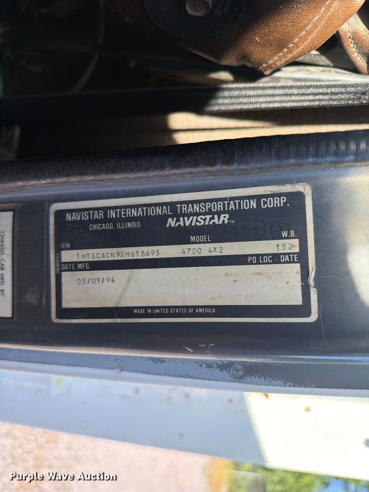 image for item FC3246 1995 International 4700 bucket truck