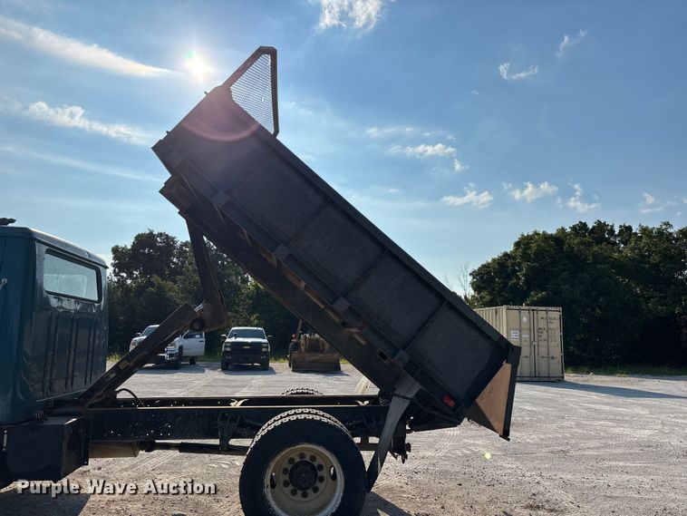 image for item FG0529 1990 International 4600 dump truck