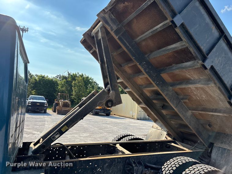 image for item FG0529 1990 International 4600 dump truck