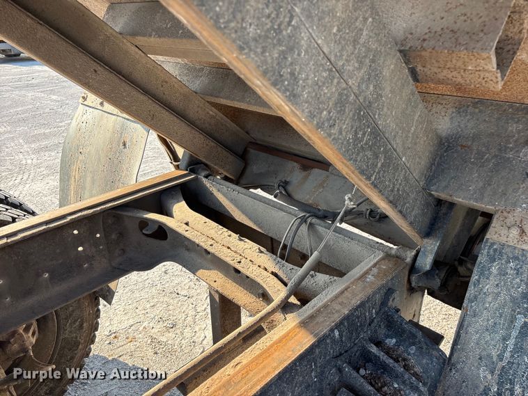image for item FG0529 1990 International 4600 dump truck