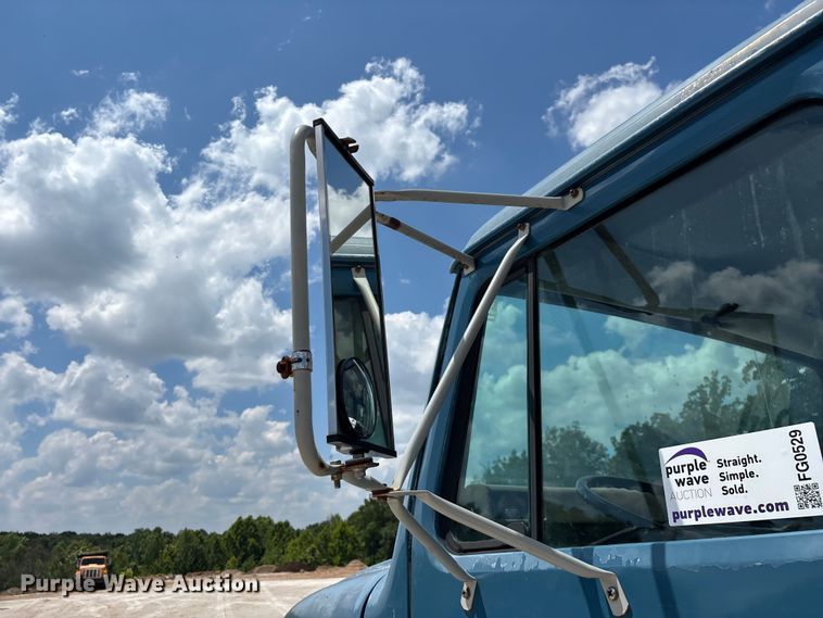 image for item FG0529 1990 International 4600 dump truck
