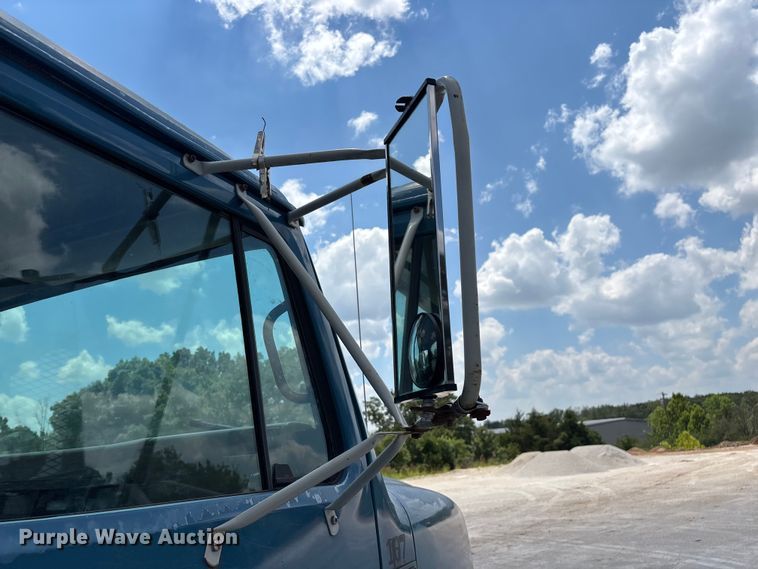 image for item FG0529 1990 International 4600 dump truck