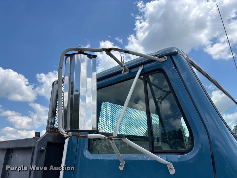 image for item FG0529 1990 International 4600 dump truck