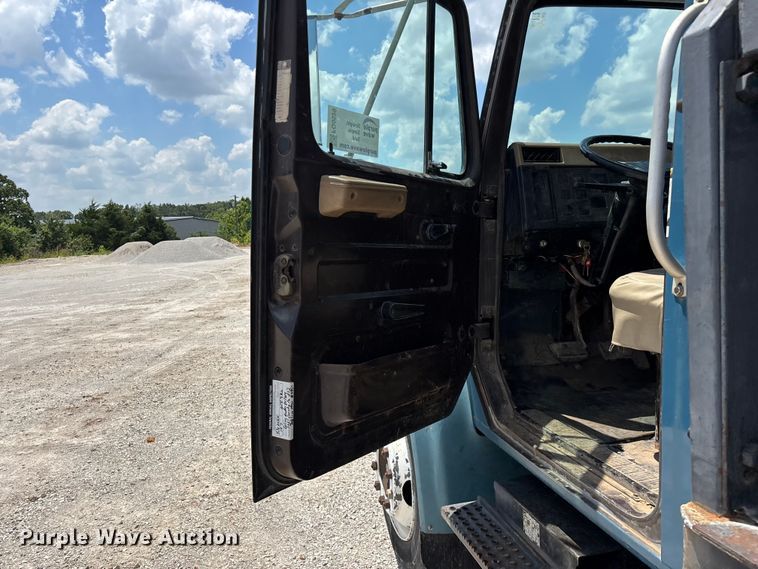 image for item FG0529 1990 International 4600 dump truck