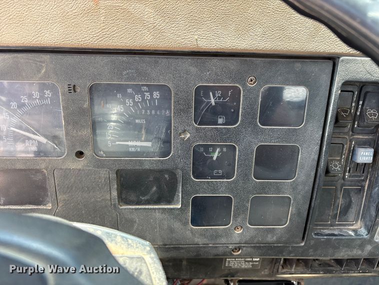 image for item FG0529 1990 International 4600 dump truck
