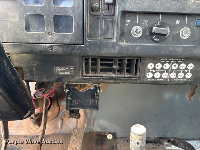 image for item FG0529 1990 International 4600 dump truck