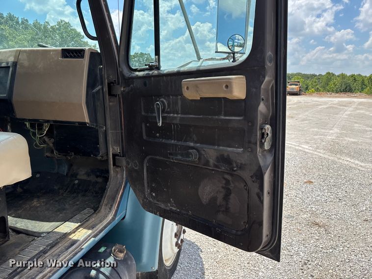 image for item FG0529 1990 International 4600 dump truck