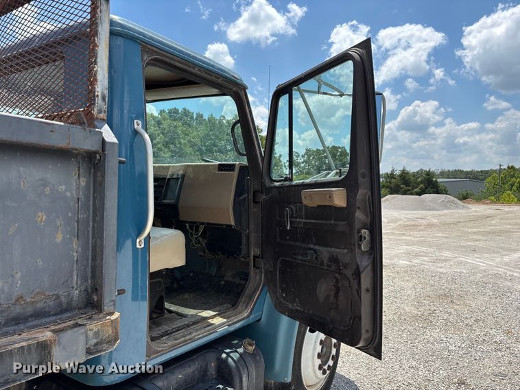 image for item FG0529 1990 International 4600 dump truck