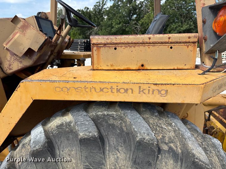image for item FG0532 Case 480F Construction King landscape tractor