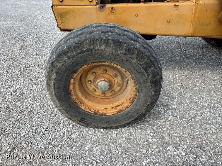 image for item FG0532 Case 480F Construction King landscape tractor