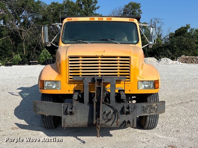 image for item FG0533 1992 International 4900 dump truck