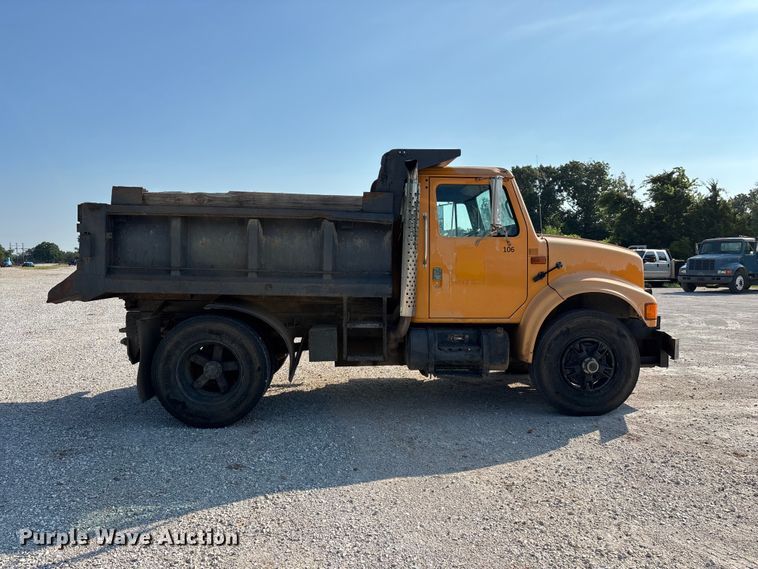 image for item FG0533 1992 International 4900 dump truck