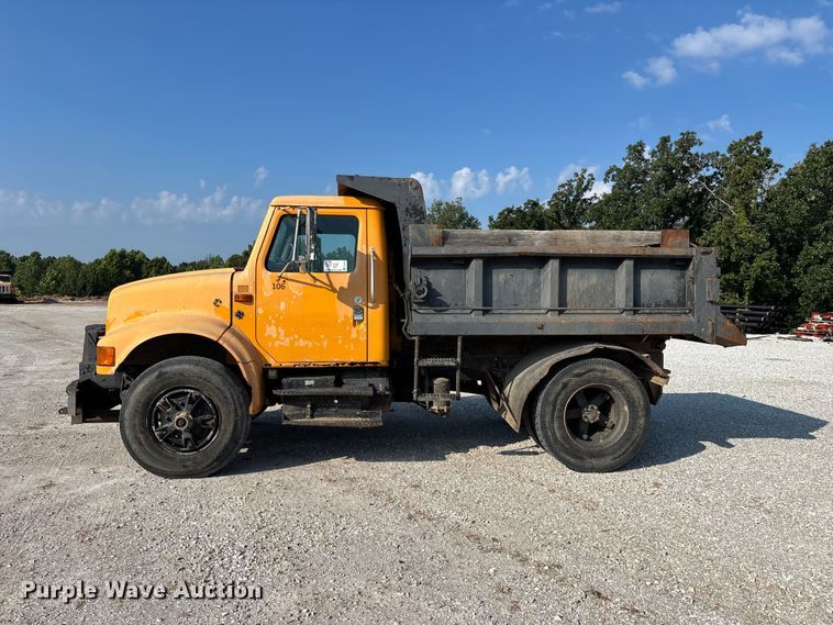 image for item FG0533 1992 International 4900 dump truck