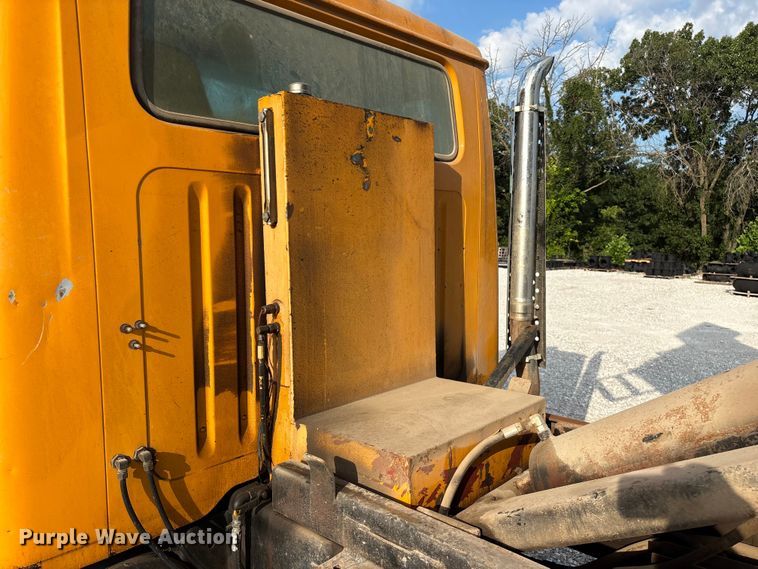 image for item FG0533 1992 International 4900 dump truck