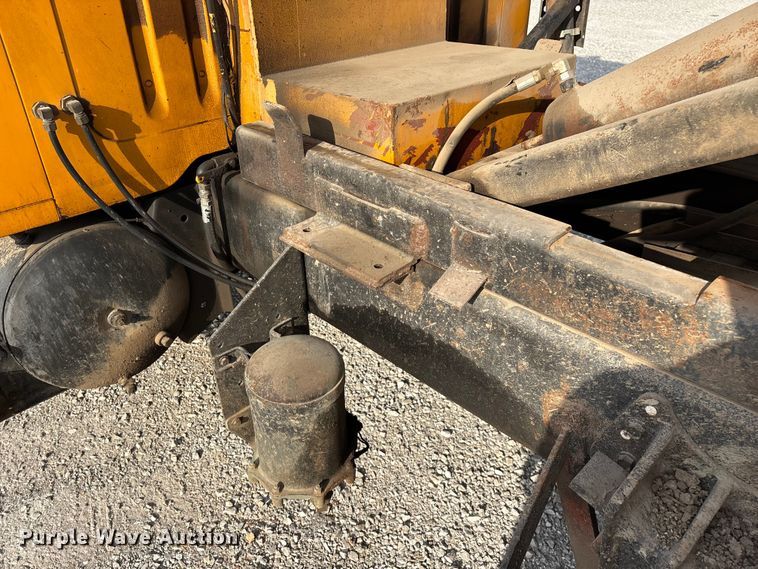 image for item FG0533 1992 International 4900 dump truck