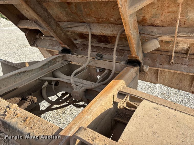 image for item FG0533 1992 International 4900 dump truck