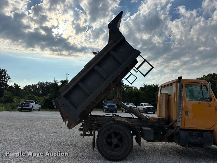 image for item FG0533 1992 International 4900 dump truck
