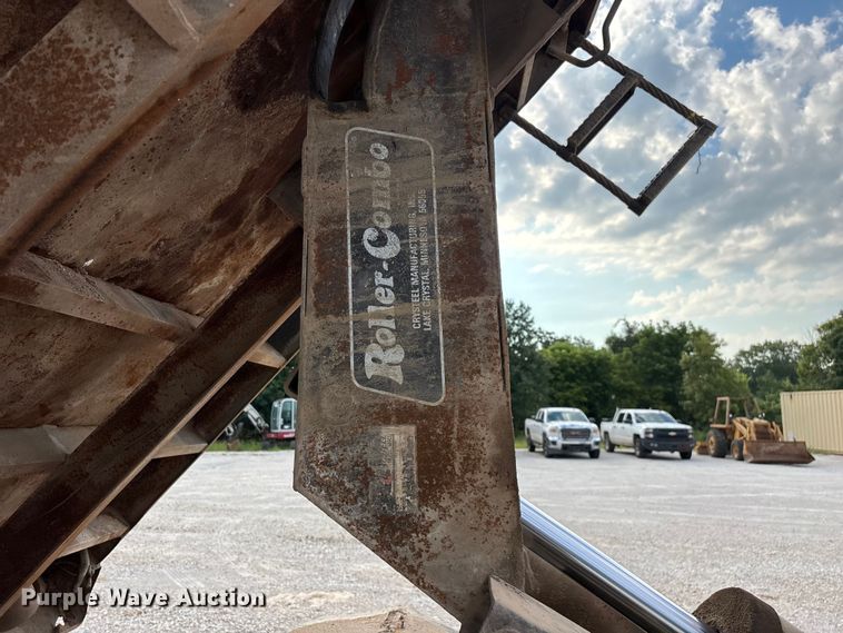 image for item FG0533 1992 International 4900 dump truck