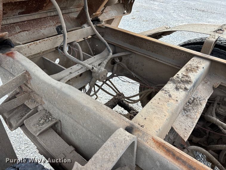 image for item FG0533 1992 International 4900 dump truck