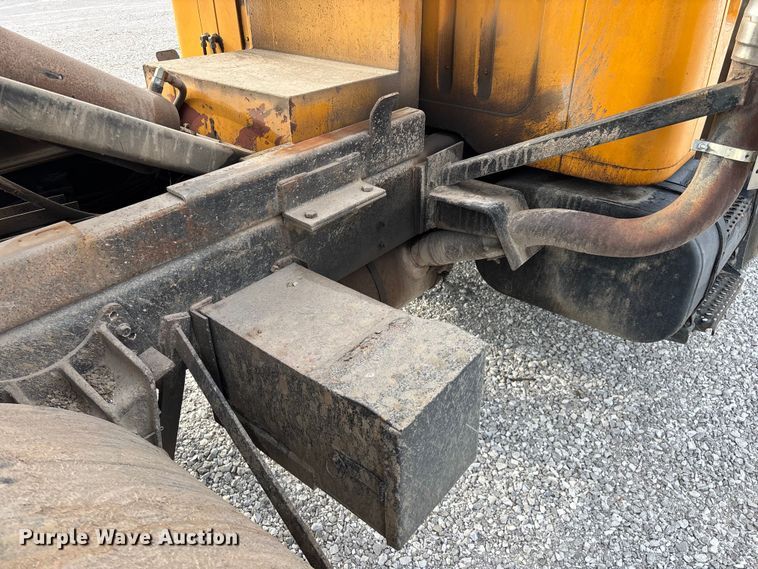 image for item FG0533 1992 International 4900 dump truck