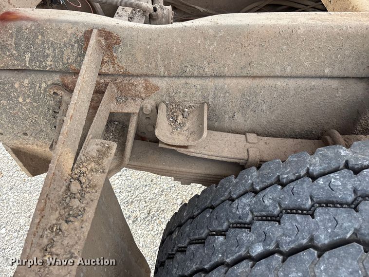 image for item FG0533 1992 International 4900 dump truck