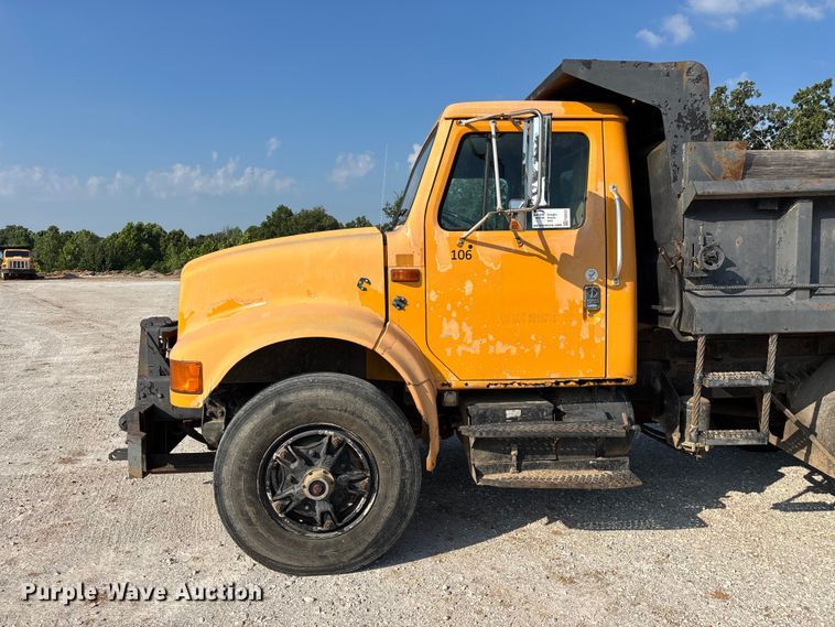 image for item FG0533 1992 International 4900 dump truck