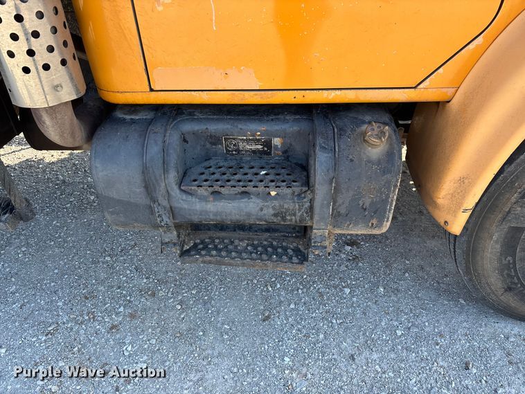 image for item FG0533 1992 International 4900 dump truck