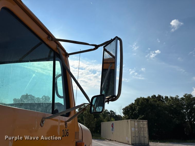 image for item FG0533 1992 International 4900 dump truck