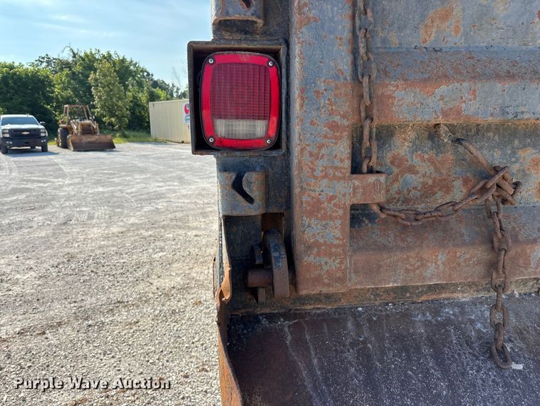 image for item FG0533 1992 International 4900 dump truck