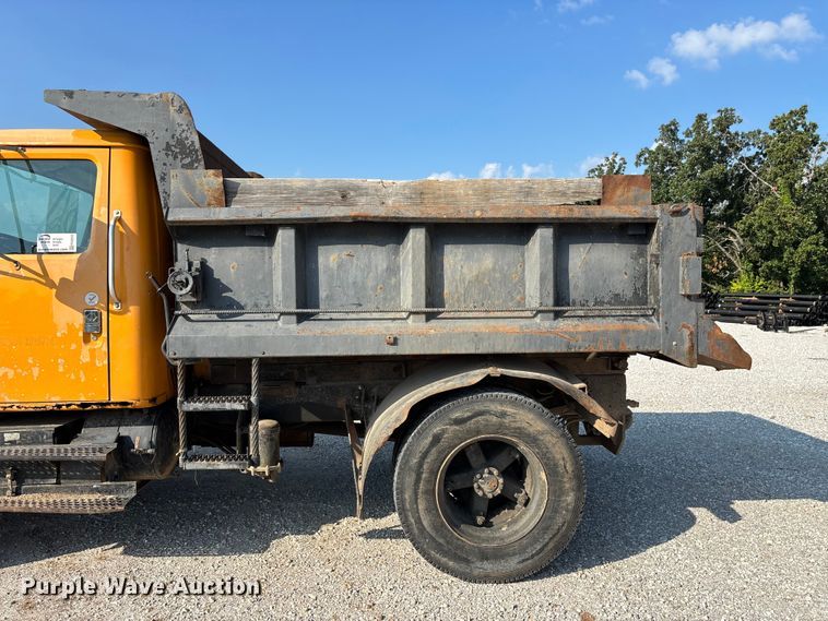 image for item FG0533 1992 International 4900 dump truck