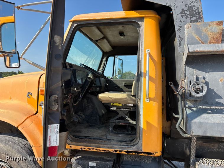 image for item FG0533 1992 International 4900 dump truck