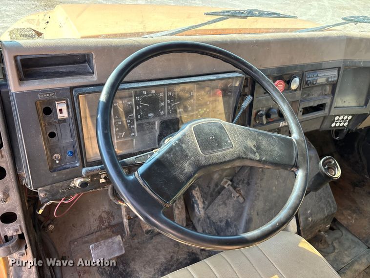 image for item FG0533 1992 International 4900 dump truck