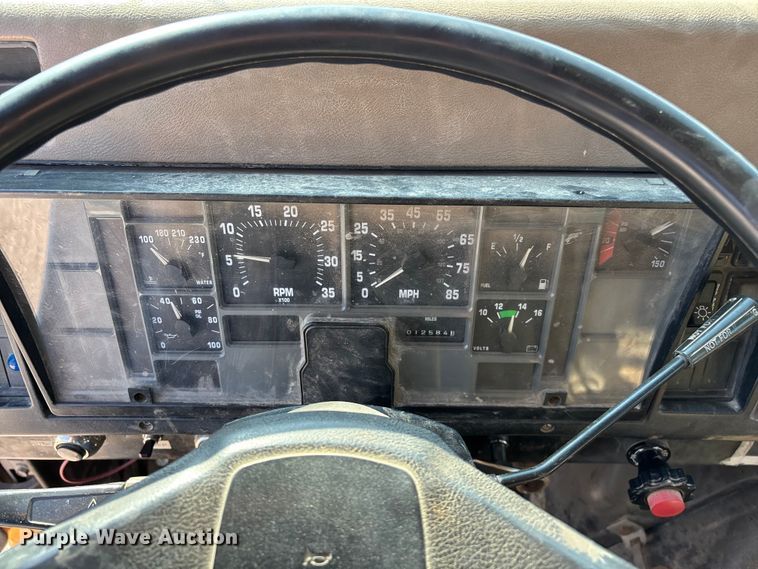 image for item FG0533 1992 International 4900 dump truck