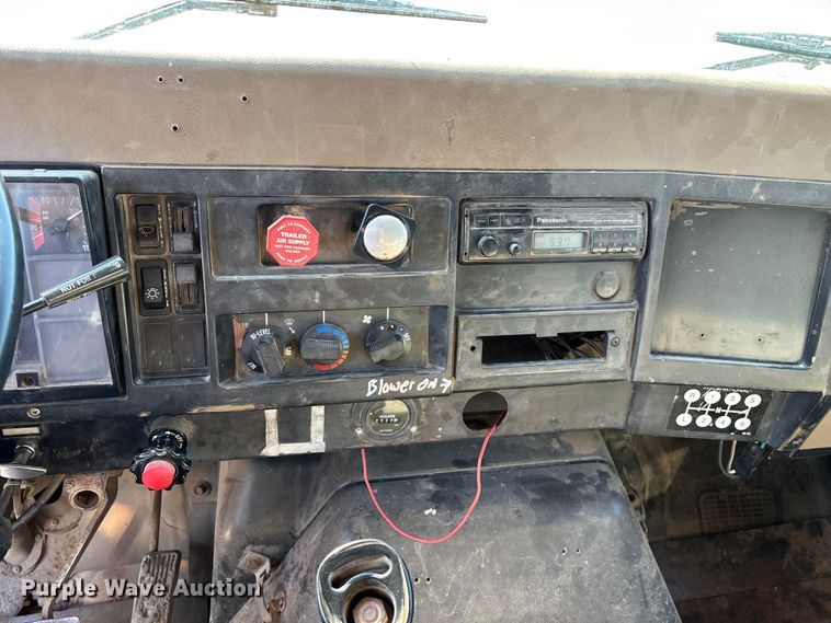 image for item FG0533 1992 International 4900 dump truck