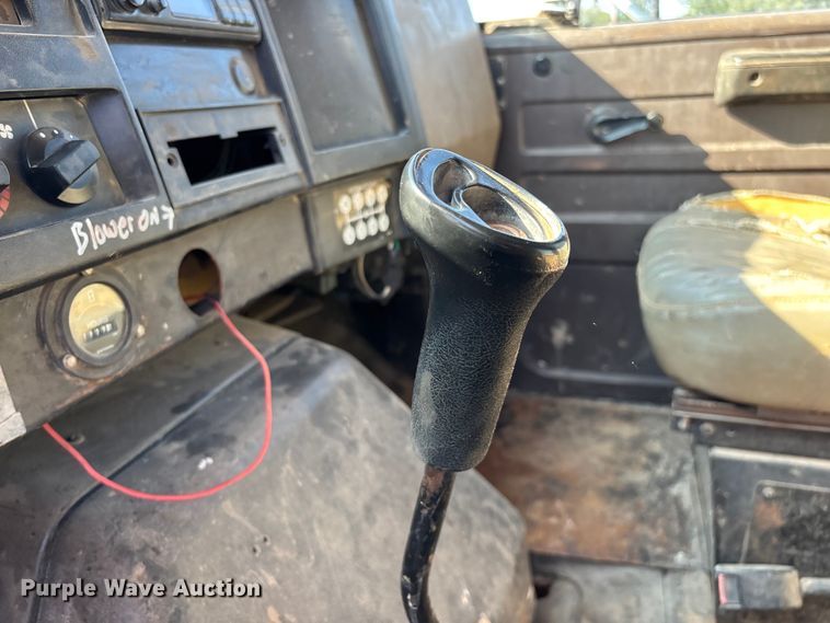 image for item FG0533 1992 International 4900 dump truck