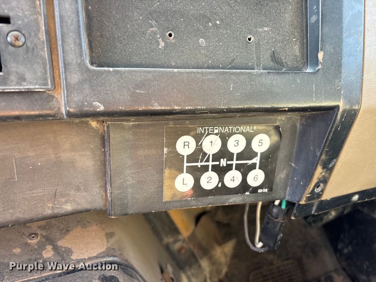 image for item FG0533 1992 International 4900 dump truck