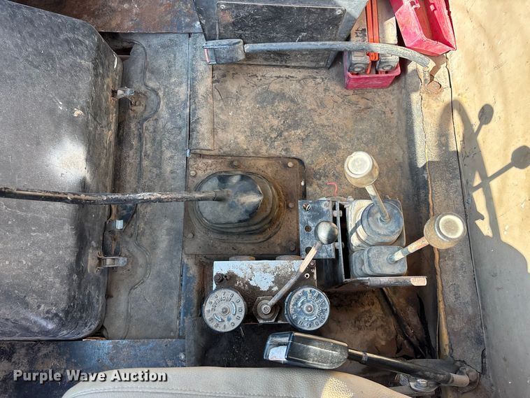 image for item FG0533 1992 International 4900 dump truck