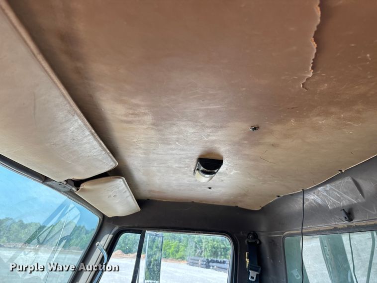 image for item FG0533 1992 International 4900 dump truck