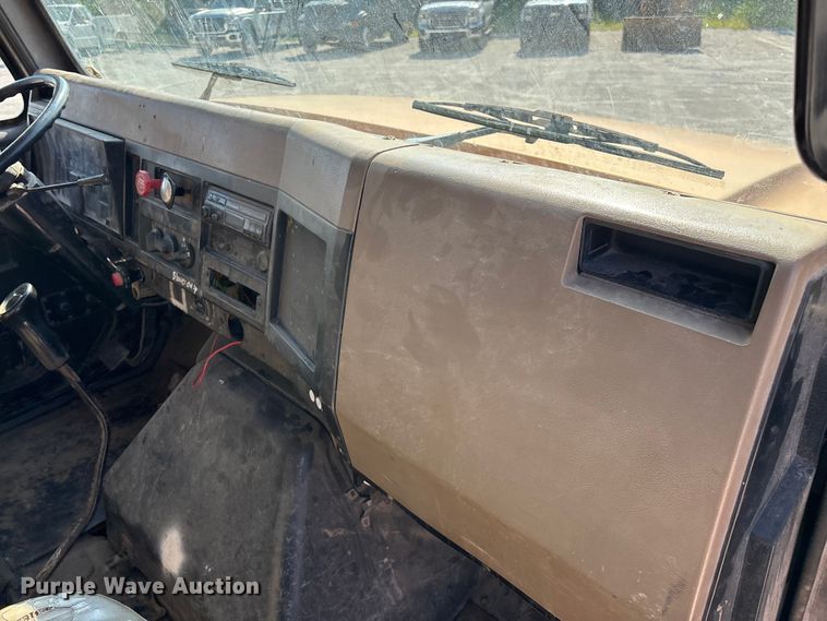 image for item FG0533 1992 International 4900 dump truck