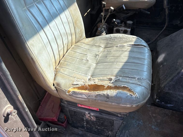 image for item FG0533 1992 International 4900 dump truck