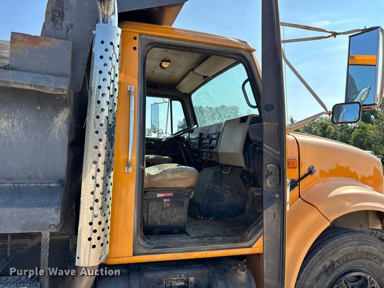image for item FG0533 1992 International 4900 dump truck