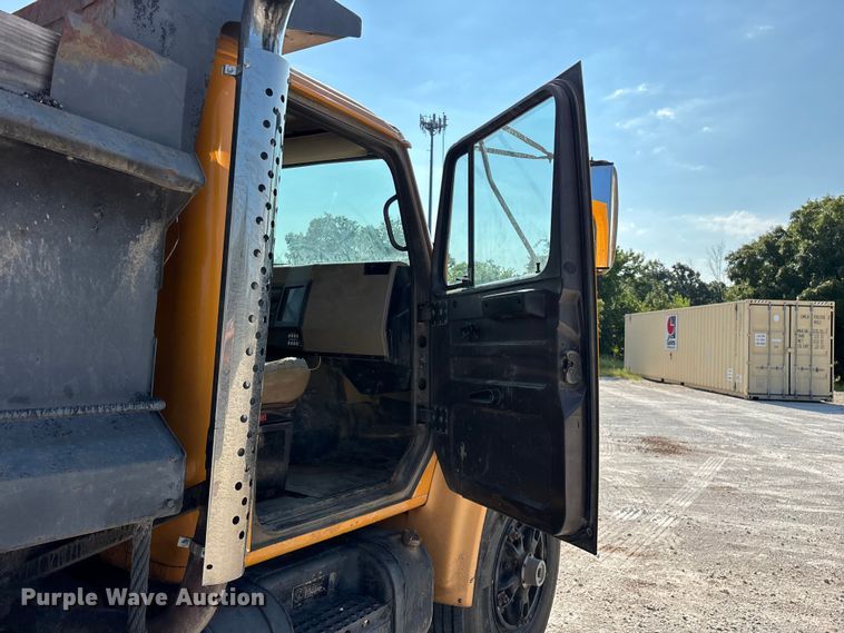 image for item FG0533 1992 International 4900 dump truck