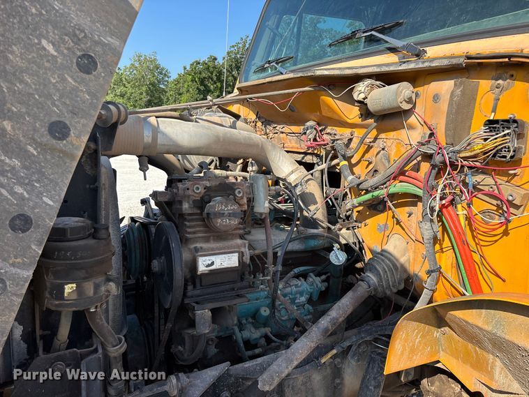 image for item FG0533 1992 International 4900 dump truck