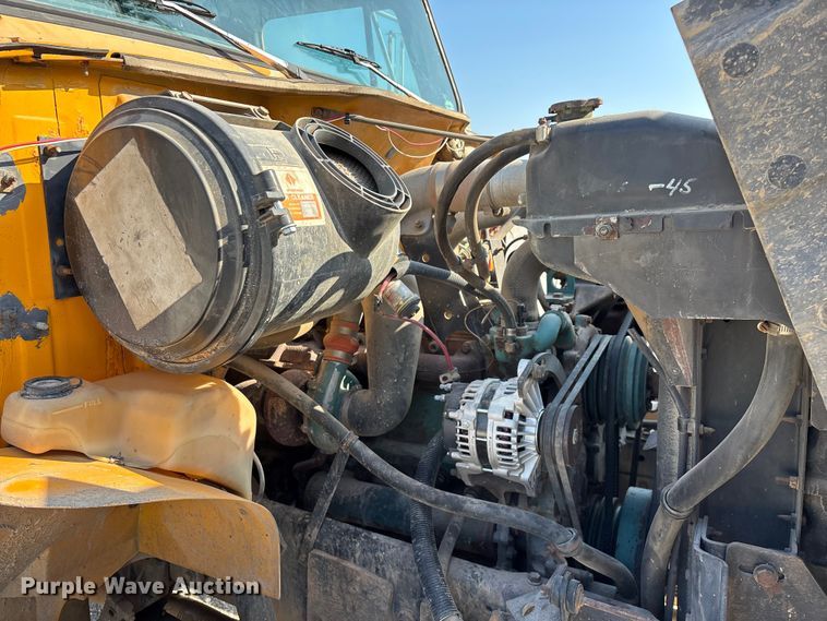 image for item FG0533 1992 International 4900 dump truck