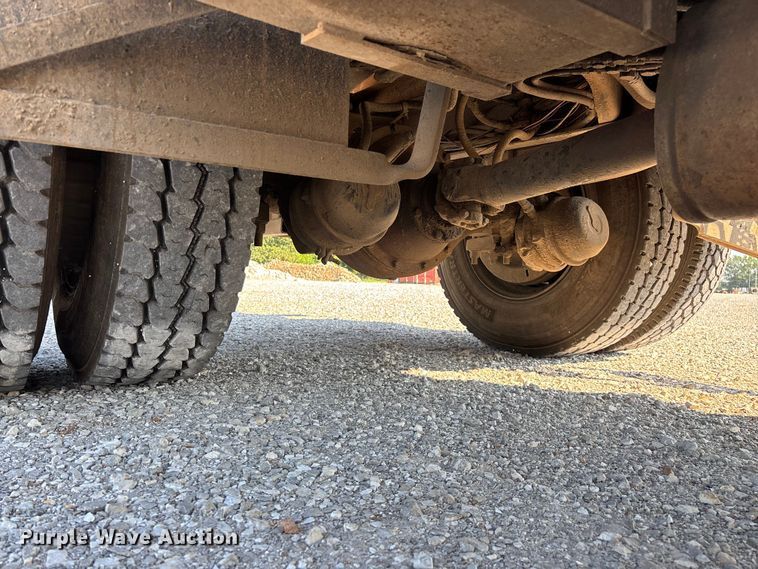 image for item FG0533 1992 International 4900 dump truck