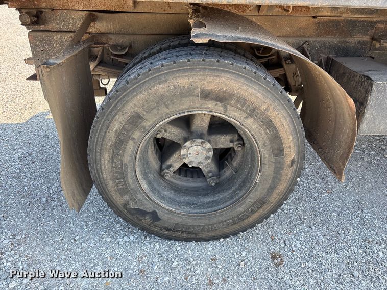 image for item FG0533 1992 International 4900 dump truck