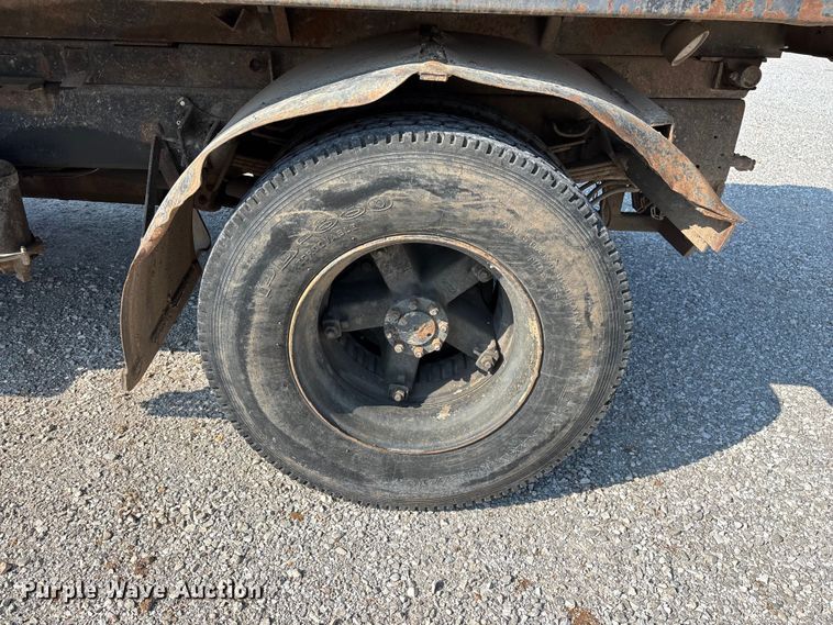 image for item FG0533 1992 International 4900 dump truck