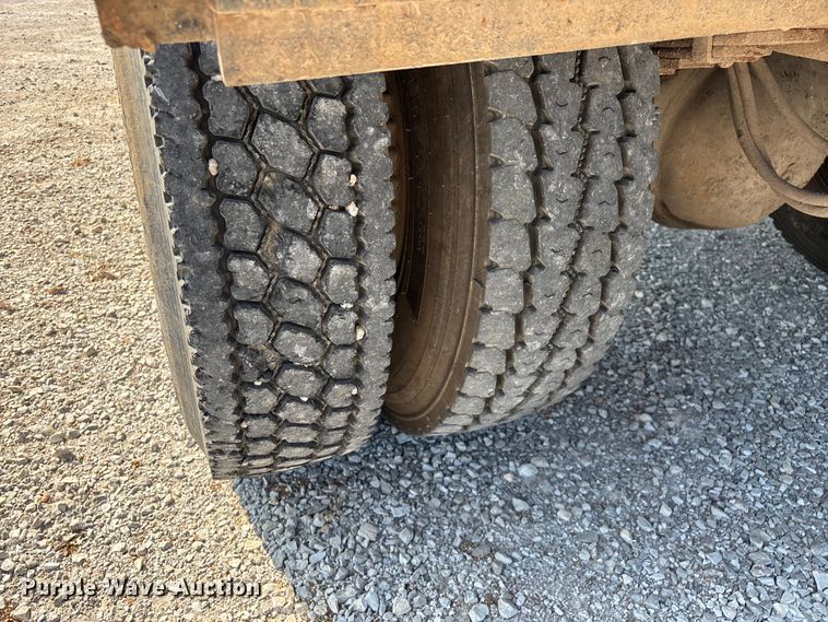 image for item FG0533 1992 International 4900 dump truck