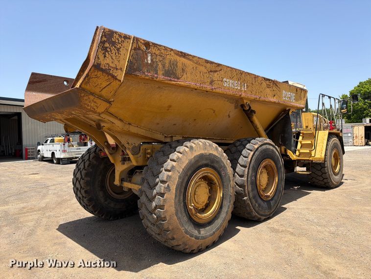 image for item FI0261 2000 Caterpillar D250E Series II articulated haul truck
